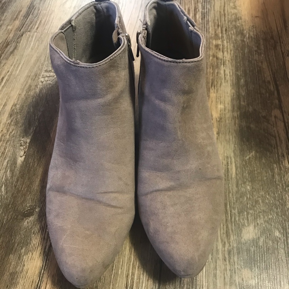 Short heal ankle booties